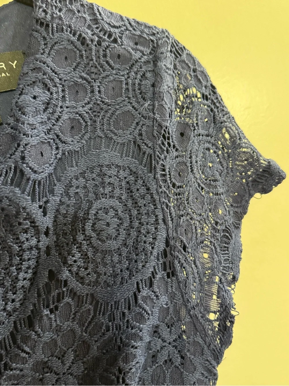 LAUNDRY by Shelli Segal royal blue lace cocktail dress // 10 - Picture 3 of 7